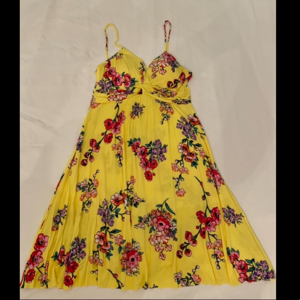 Dainty Boutique Dress💛 size M, worn 1x